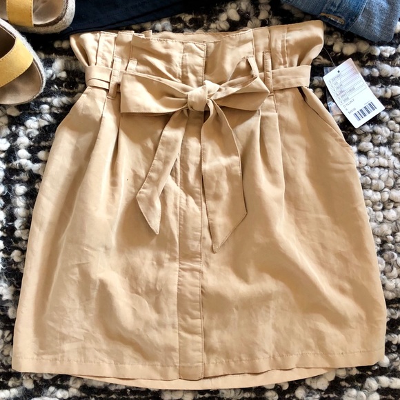 Kimchi Blue Dresses & Skirts - NWT Kimchi blue paper bag tan button up skirt Sz S